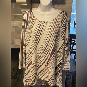 CHICO’S top  size 3 nice top purples and white. Womens plus size‎ t shirt